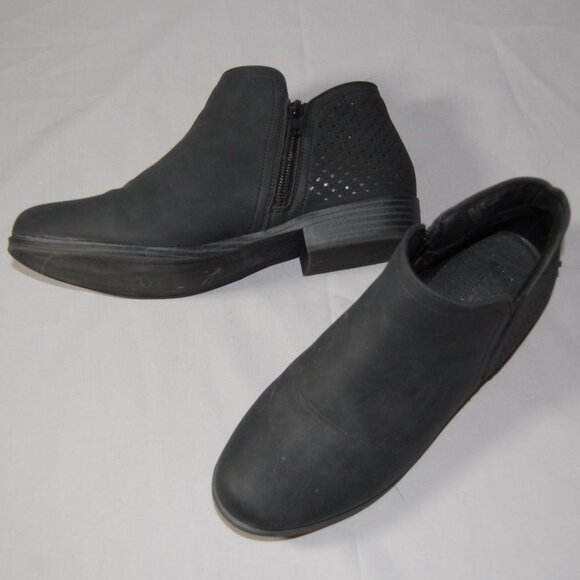 MIA Other - MIA Girl's Darlette size 5